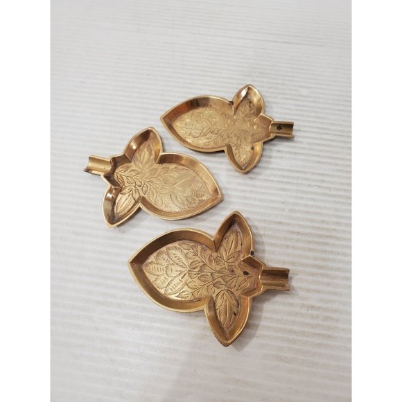 Vintage small etched brass leaf ashtray- aged - set of three - Picture 7 of 10